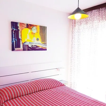 Meridiana, 2 Bedrooms Appartement *
